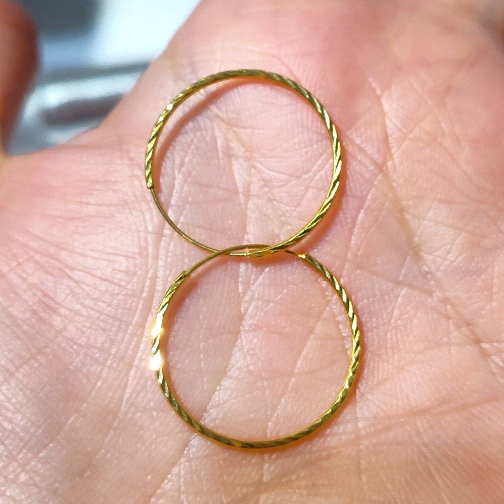 18k Real Saudi Gold Loop Earrings - Picture 3 of 6